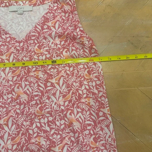 LOFT Pink and White Floral Blouse - Picture 3 of 6
